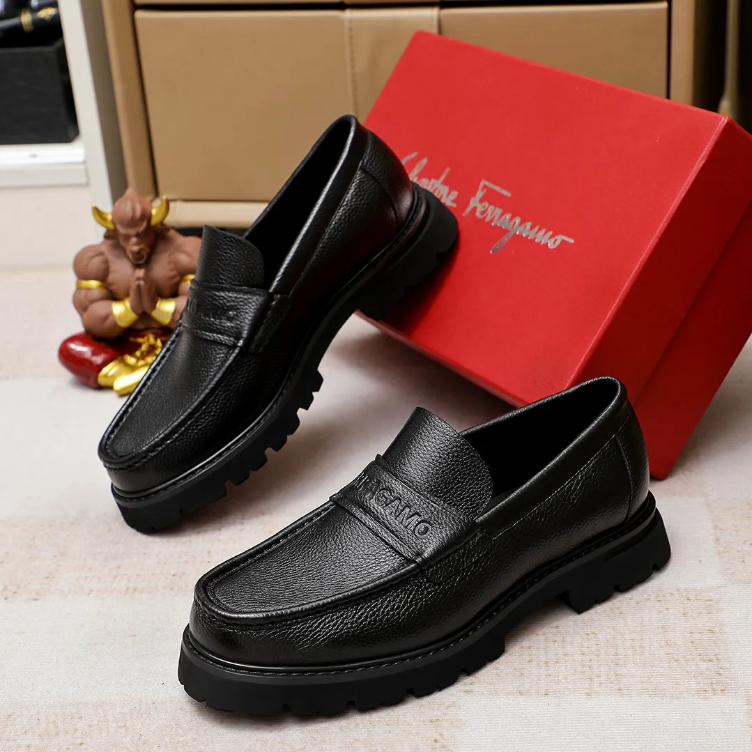 Men's shoes 💰460 🔥Ferragamo's new men's casual slip-on shoes🇨🇳Official website original 1:1 mold, original quality💯Fine workmanship, high-end luxury☘The upper is made of imported Italian first-layer cowhide🌴🐂Leather lining🍓Rubber wear-resistant and non-slip outsole, breathable and comfortable to wear🍍The first choice for high-grade men🍉3 colors available! Code number 38-45……